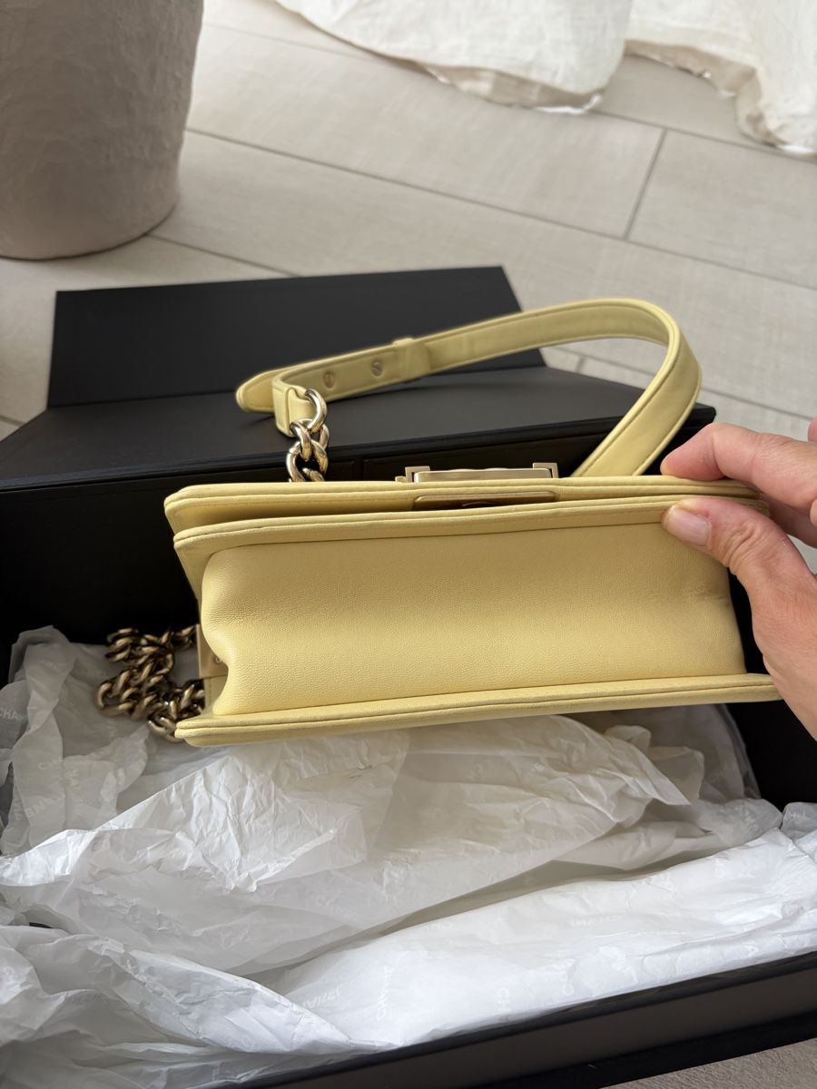 Chanel Borse da donna: Chanel le Boy Mini Chevron jaune tendre  – Usato da Port venduto da Flaconoir 8