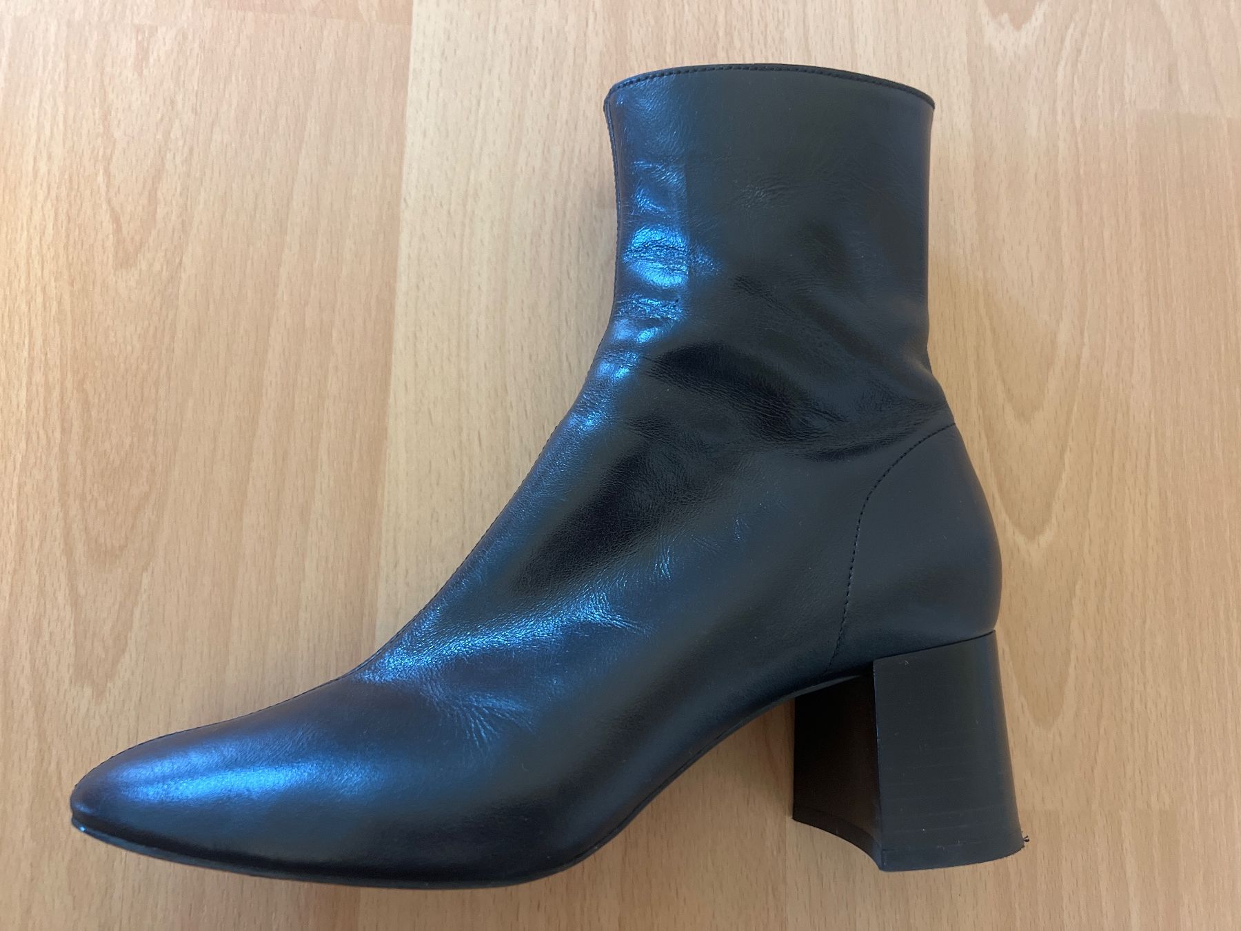 Mango Scarpe da donna: Damen Stiefeletten schwarz – Usato da Basel venduto da DilanRuesch 1