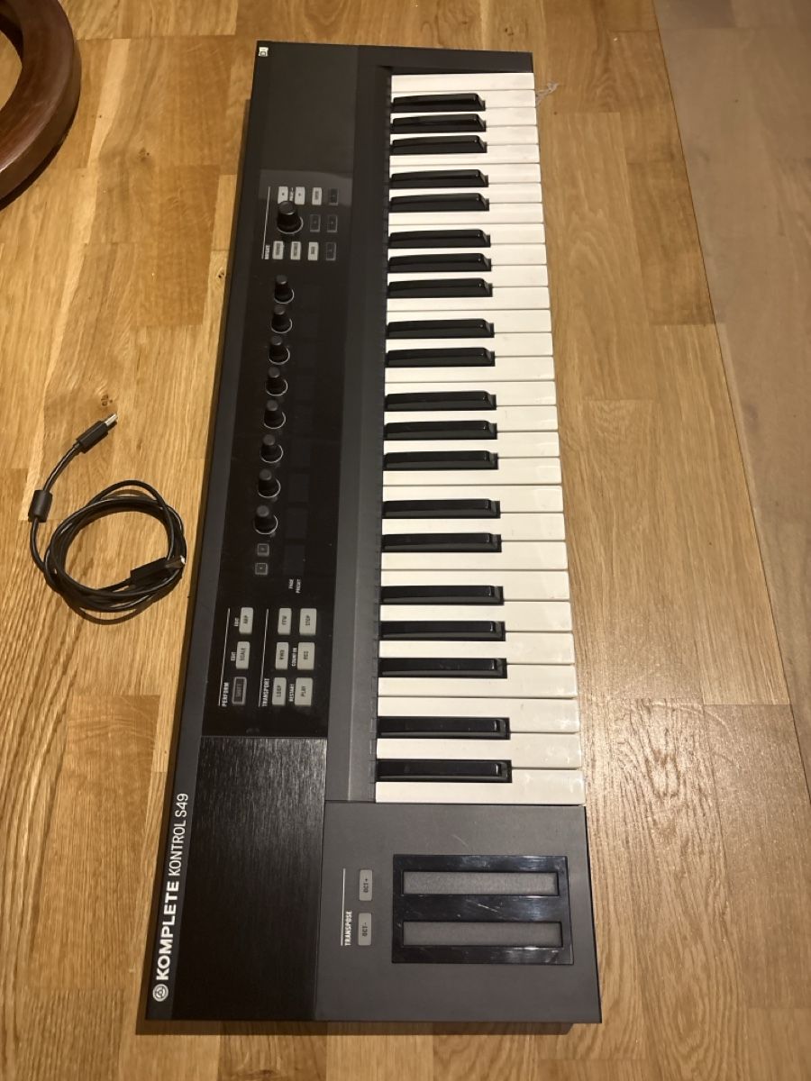 Native Instruments Musikinstrumente: Native Instruments Komplete Kontrol S49 Keyboard Controller – Gebraucht aus Schalunen von joelsbest 1