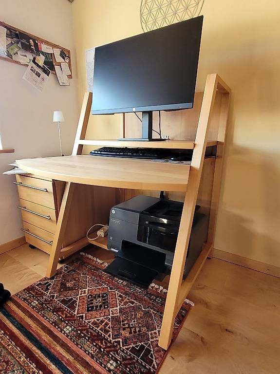 Schreibtische: PC-Möbel – Gebraucht aus Altstätten SG von RVTPeter