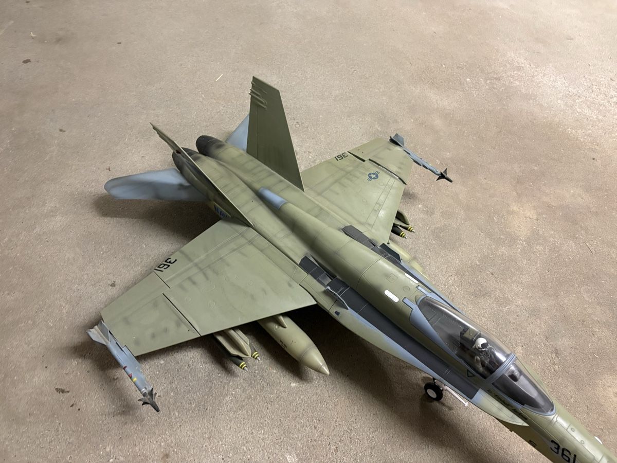 Kits de montage: Elite Force F-18C 1/18 – D'occasion à Villarimboud par hampton2012 1