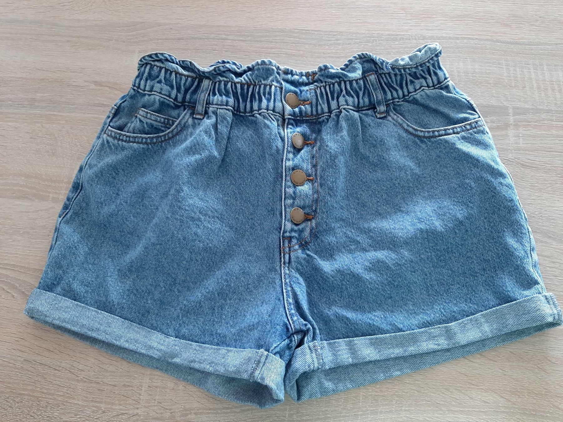 Pantaloni: Damen Short-Hose Grösse L – Usato da Menziken venduto da Rien1