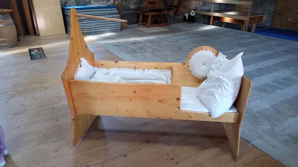 Lits: Berceau basculant artisanal  – D'occasion à Lignières par alm_sms9 3