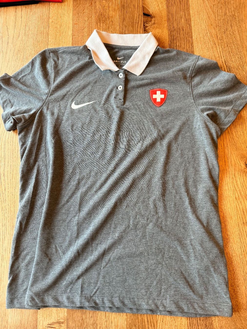 Nike Magliette Polo: Polohemd "Swiss Ice Hockey" – Usato da Ringgenberg BE venduto da MiBa16