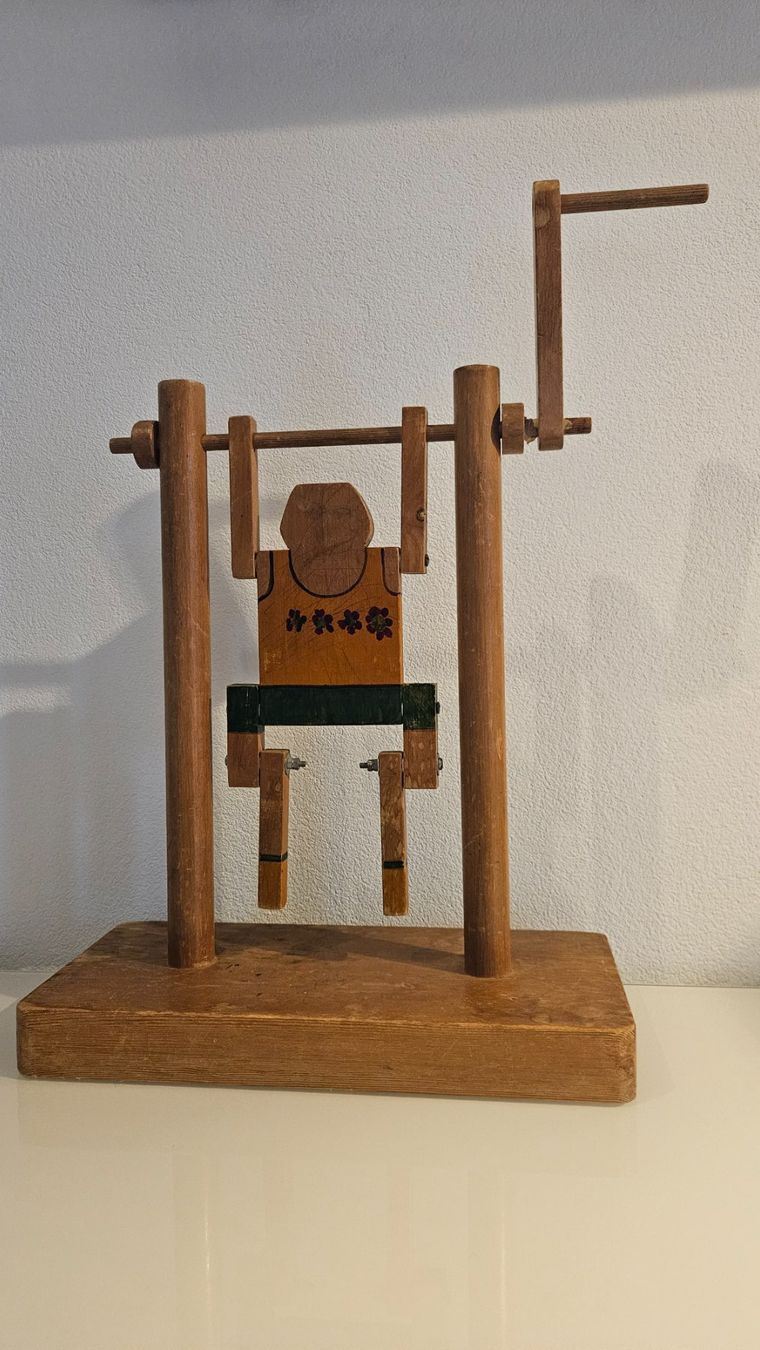 Giochi: Vecchio gioco di legno a manovella – Usato da Melano venduto da H-Sara
