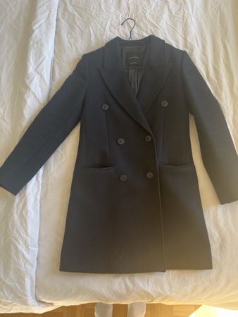 Schwarzer Mantel - Massimo Dutti 