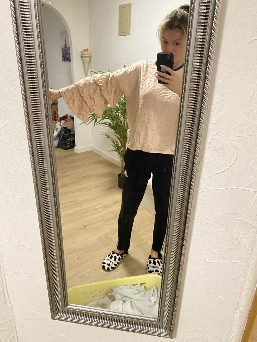 Only Pullover & Sweatshirts: Only Pullover mit Rüschenärmel, Grösse M, Top Zustand – Neu (gemäss Beschreibung) aus Steckborn von Amandabraun96 1