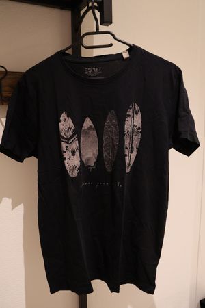 Esprit T-Shirt Schwarz mit Surfbrettprint Grösse M