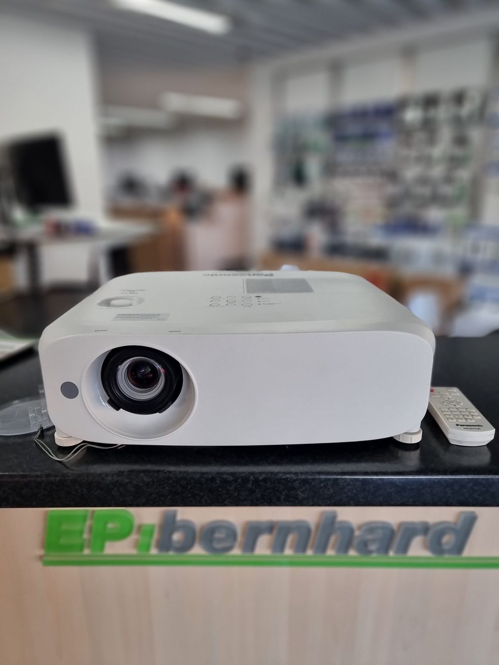 Panasonic Proiettori: Panasonic VW530 WXGA Beamer – Usato da Chur venduto da EP_bernhard