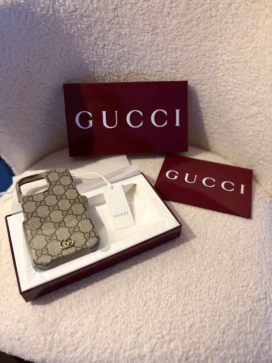 Gucci Covers & Schutzfolien: Gucci - Coque IPhone 16 Pro Max – Gebraucht aus Neuenegg von Sarytha_22