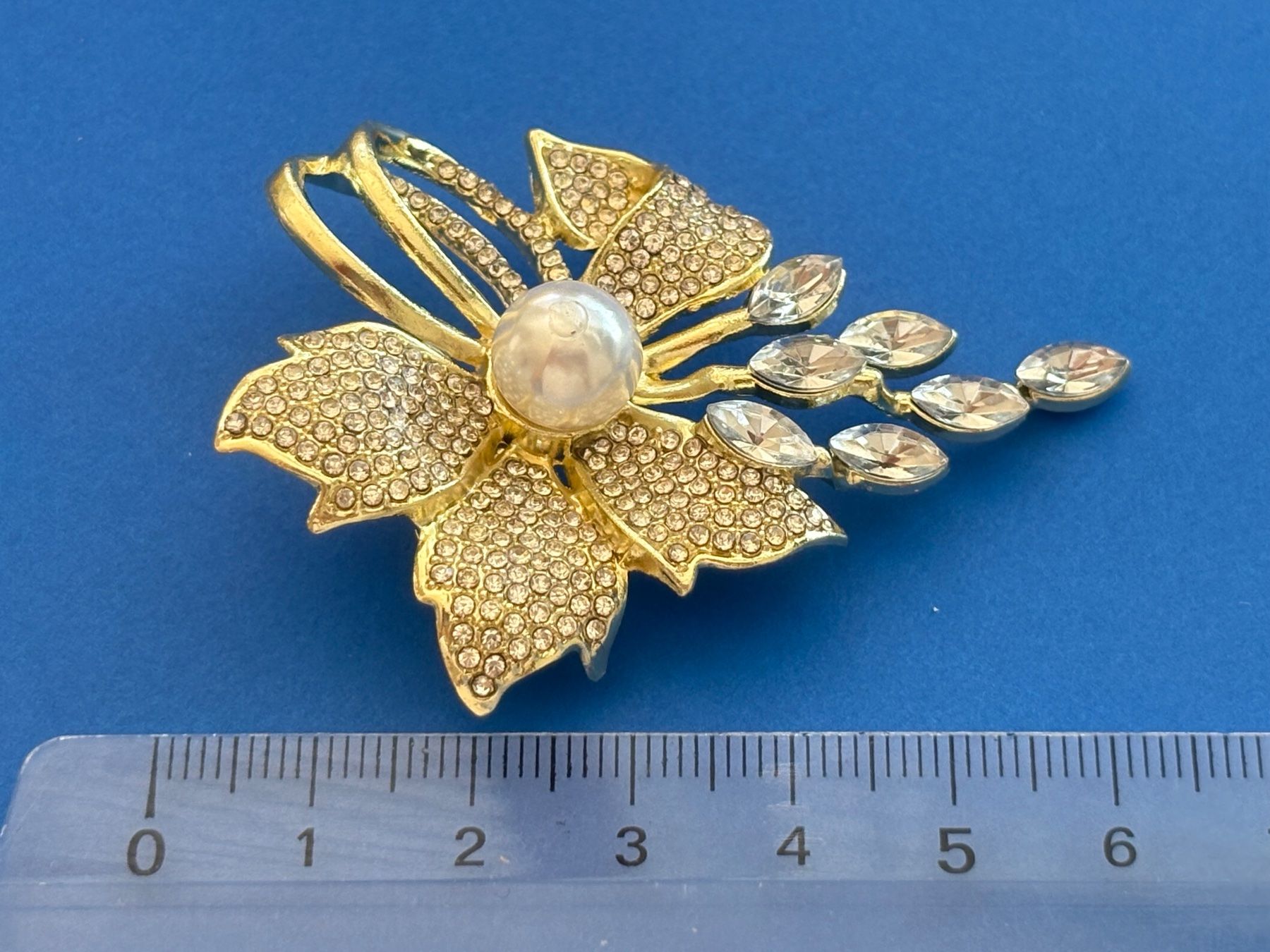 Spille & Fermagli: Luxus Elegante  Brosche mit Kunstperlen Farbe: Gold – Nuovo (secondo la descrizione) da Biel-Bienne venduto da Roserosse13 3