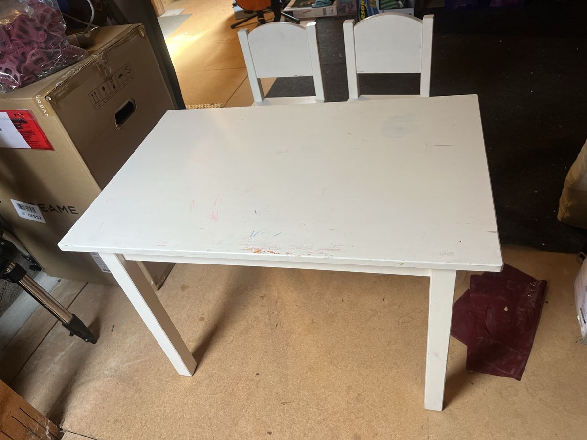 Ikea Set di tavolo e panche: Kindertisch & 2 Stühle – Usato da Illnau venduto da Haefine
