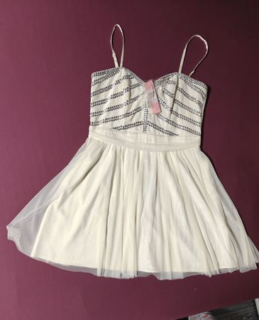 Festliches Minikleid mit Pailletten, Grösse 40  NEU