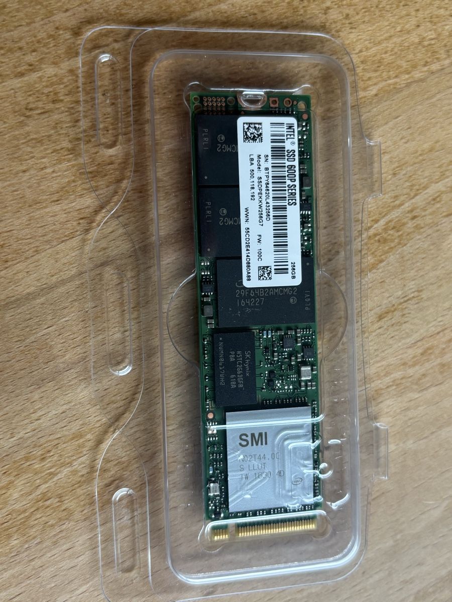 Intel Harddisks: SSD6 Intel – Neu (gemäss Beschreibung) aus Zug von Deks 4