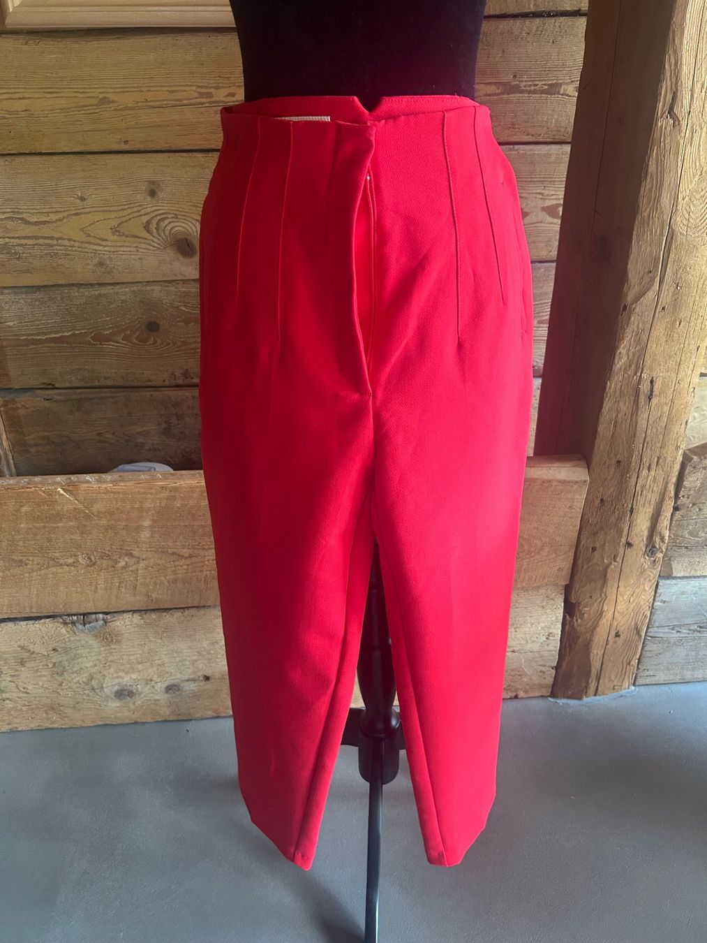 Zara Pantaloni: Zara pantalon rouge – Nuovo (secondo la descrizione) da Val-d'Illiez venduto da Dombou