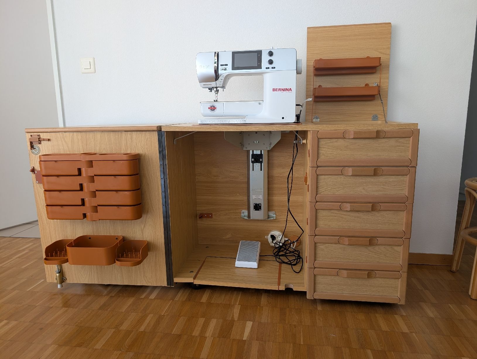 Machines à coudre: Nähtisch zum Aufklappen – D'occasion à Zürich par Mhoch