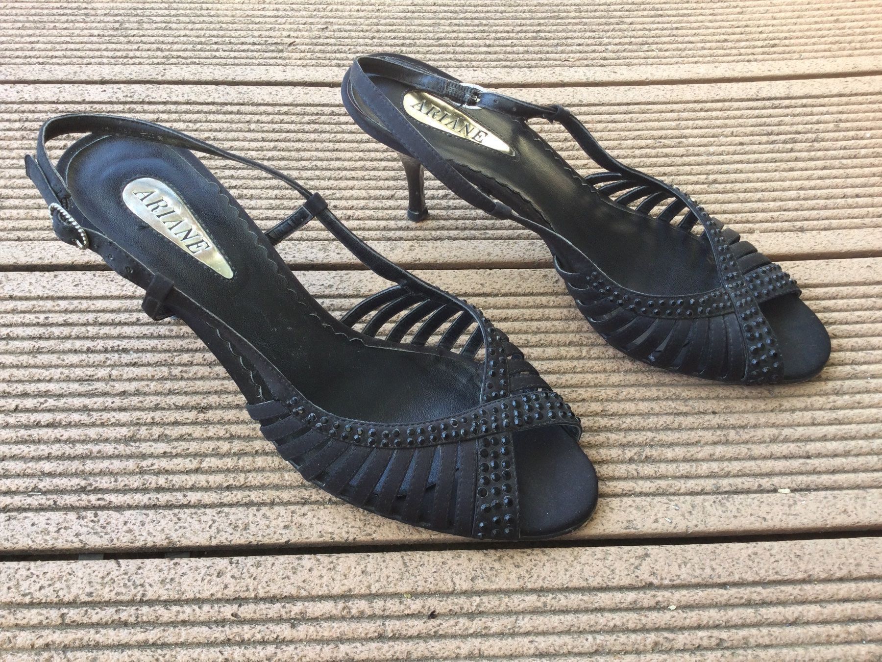 Scarpe da donna: Sandalettes noires satinées avec strass – Usato da Agiez venduto da chouchanelle 3