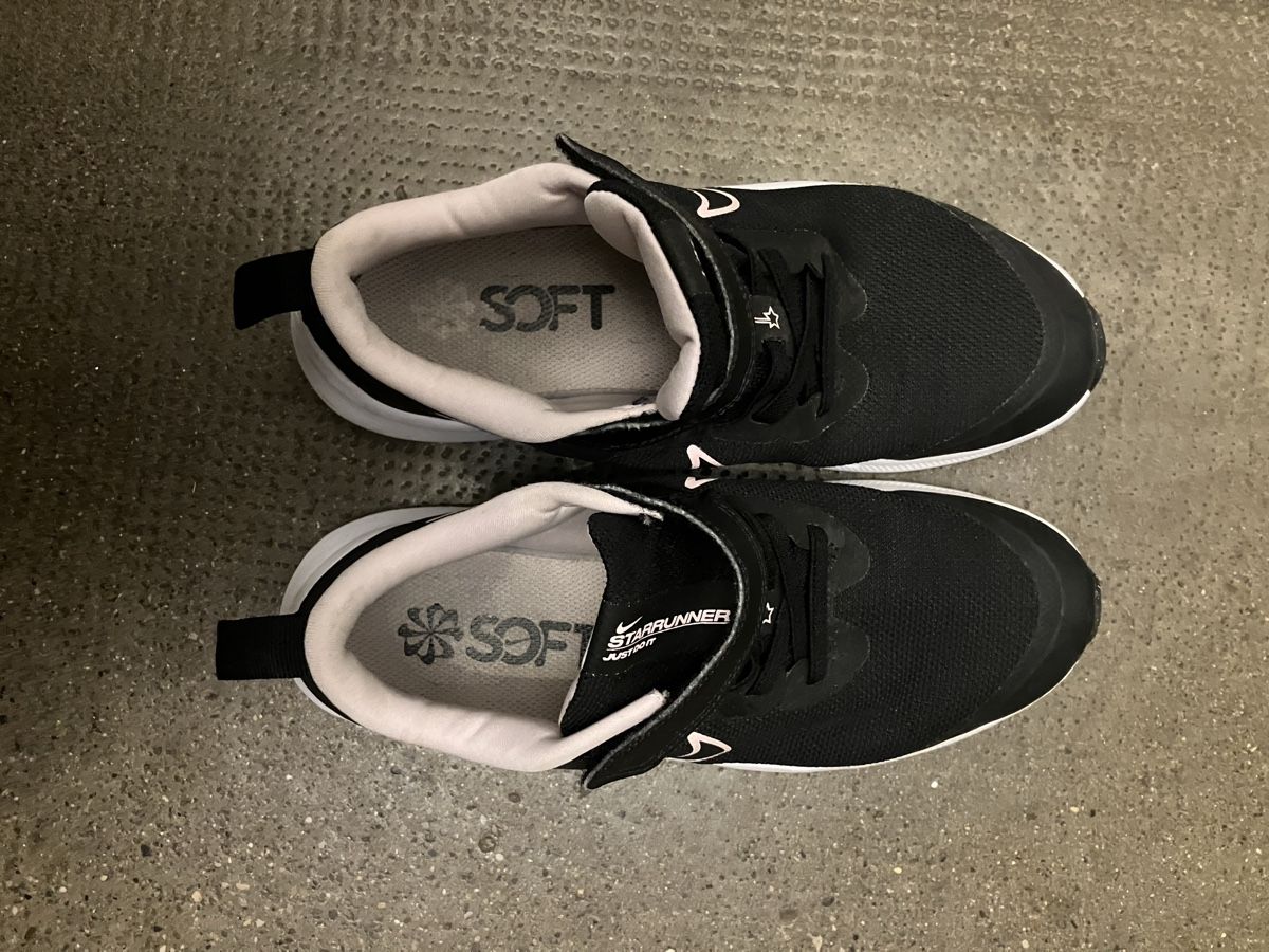 Nike Schuhe für Jungen: Hallenturnschuhe Nike – Gebraucht aus Solothurn von PaulHase 3