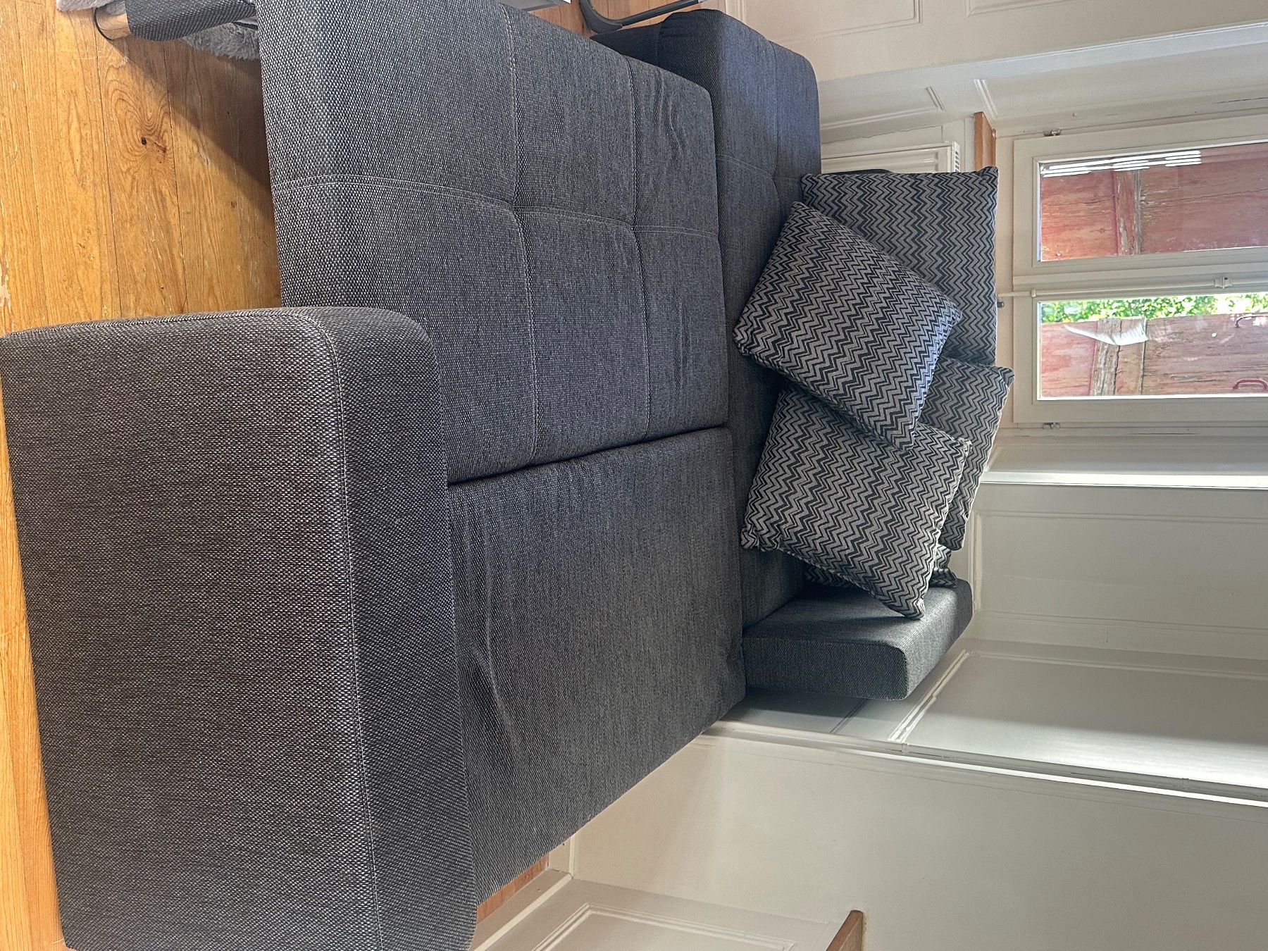 Sofas: Canapé avec rangement intégré – comme neuf – D'occasion à La Neuveville par eli_pxr9 2