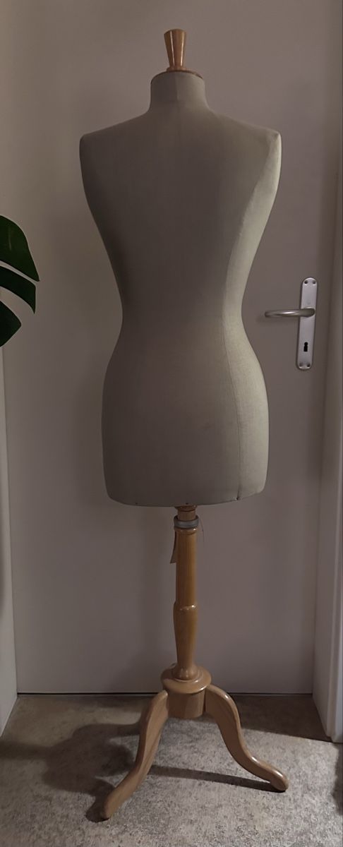 Allestimento di negozi e stand fieristici: Mannequin de couture – Usato da Les Acacias venduto da chl_f8bq