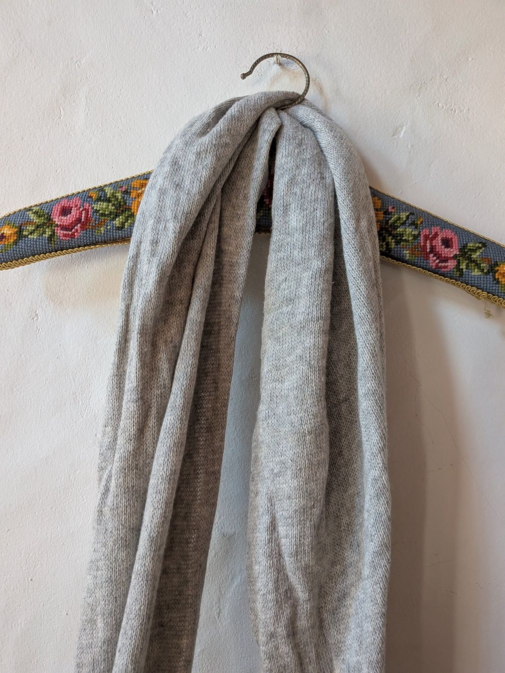 Foulards, Tücher & Schals: Grauer Kaschmirschal – Gebraucht aus Peccia von LillyMarie98 1