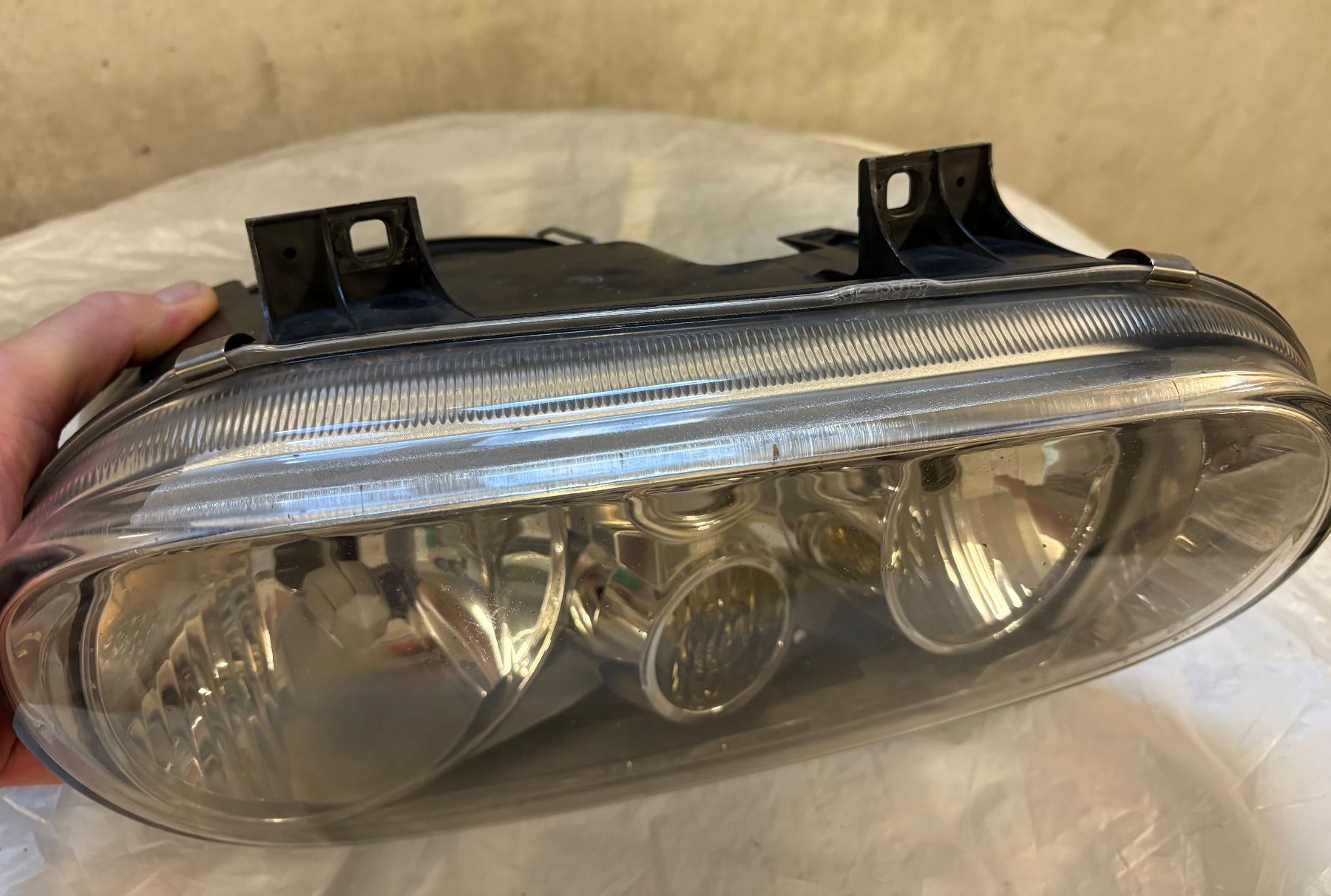 Fari: VW Golf 4 Scheinwerfer Rechts – Usato da Schangnau venduto da Ciao44 1