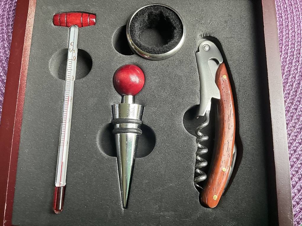 Apribottiglie & Tappi per chiusura: SOMMELIER SET 4 TEILIG – Usato da Adlikon b. Regensdorf venduto da bonsaifranky 2