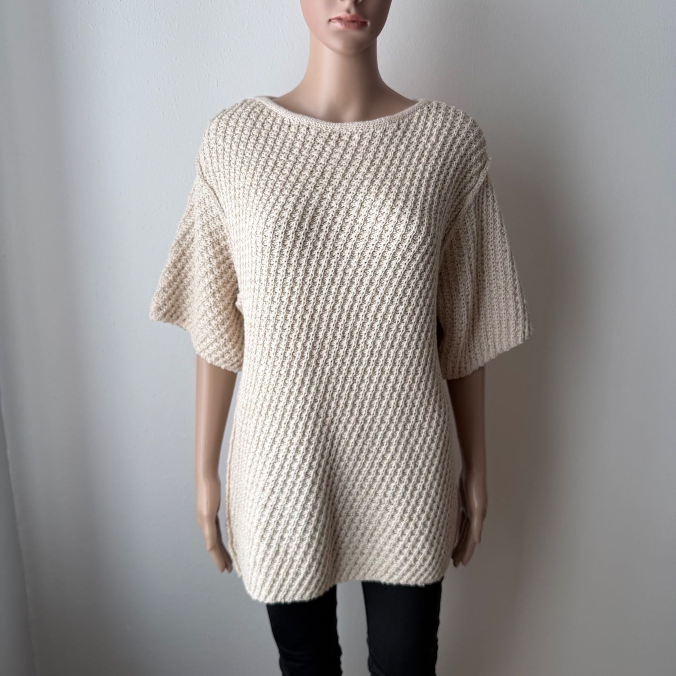 H&M T-shirt: strukturiertes, kurzärmliges Strickshirt | Silk Blend Shirt – Usato da Zürich venduto da ClosetQueen