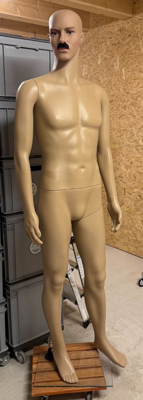 Allestimento di negozi e stand fieristici: Mannequin homme – Usato da Auboranges venduto da Mottura1963
