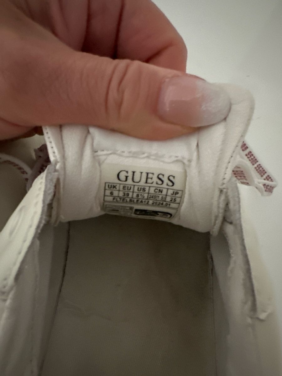 Guess Scarpe da donna: Guess Sneaker low Elbina – Nuovo (secondo la descrizione) da Erlinsbach venduto da endryas 2