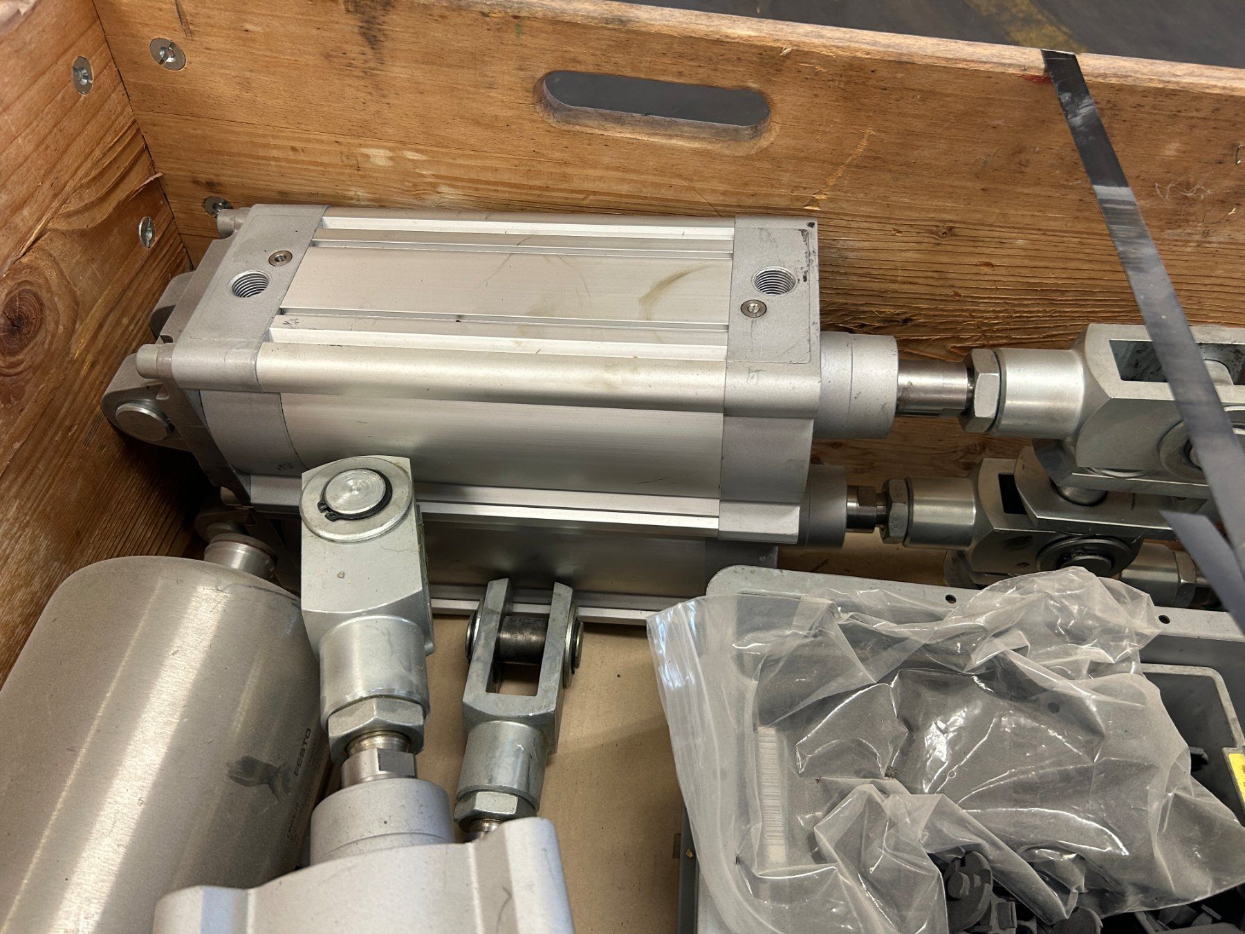 Altre forniture industriali: Posten Pneumatikzylinder – Usato da Zofingen venduto da Maschinenfabrik 1