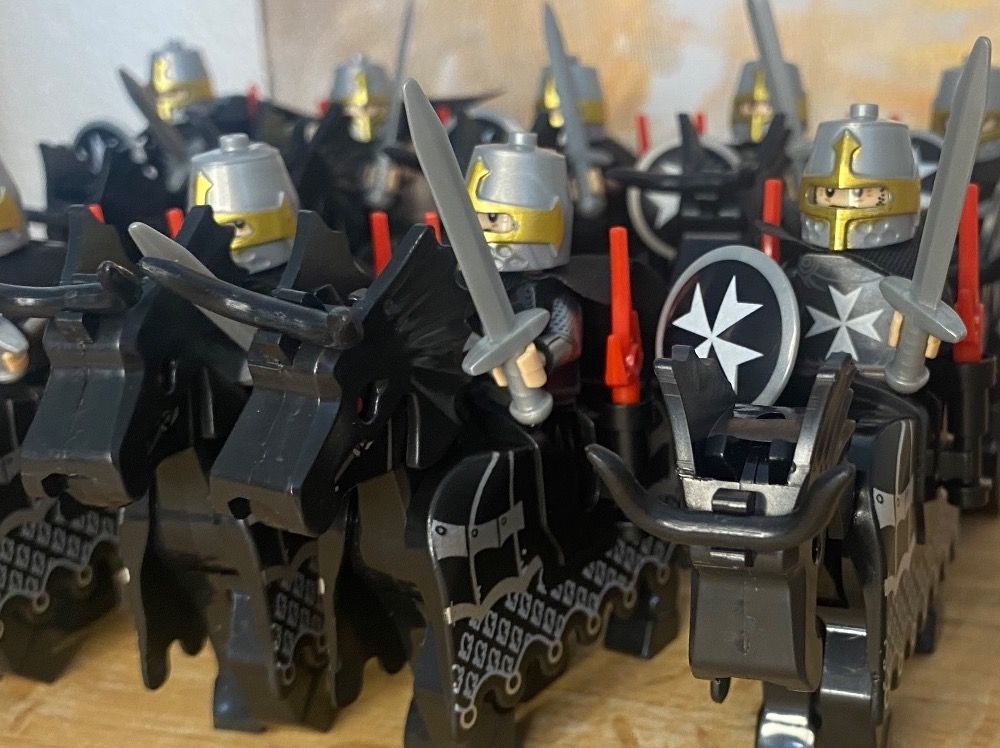 10 schwarze Tempel Ritter mit Pferde -Minifiguren - für Lego (Neu und ...