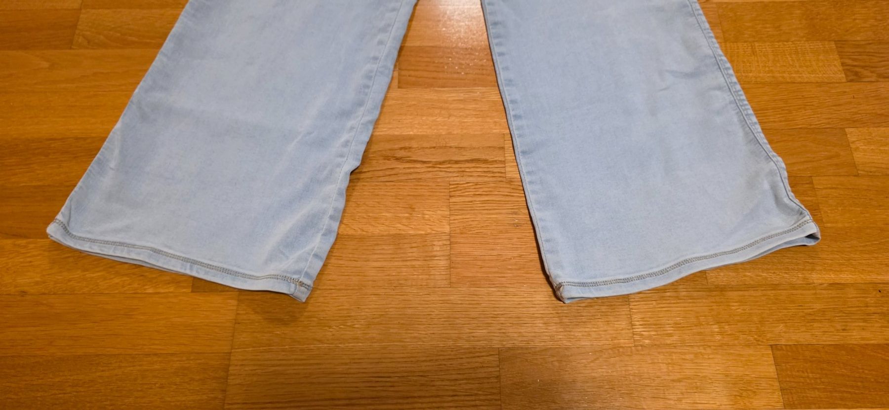 C&A Pantalons: C&A Freizeithose im Jeanslook hellblau / hellgrau - Gr. 152 – D'occasion à Fällanden par zeno01 1