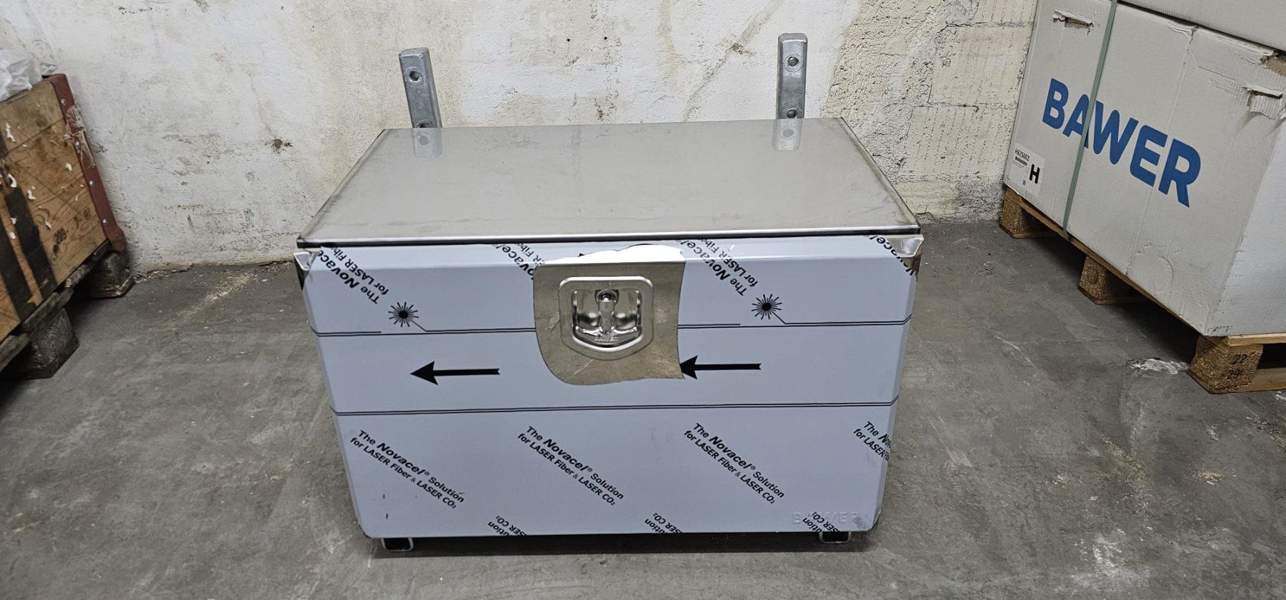 Altro in Decorazioni & Accessori: Staubox aus Innox mit Halterung – Nuovo (secondo la descrizione) da Berneck venduto da sflagberneck
