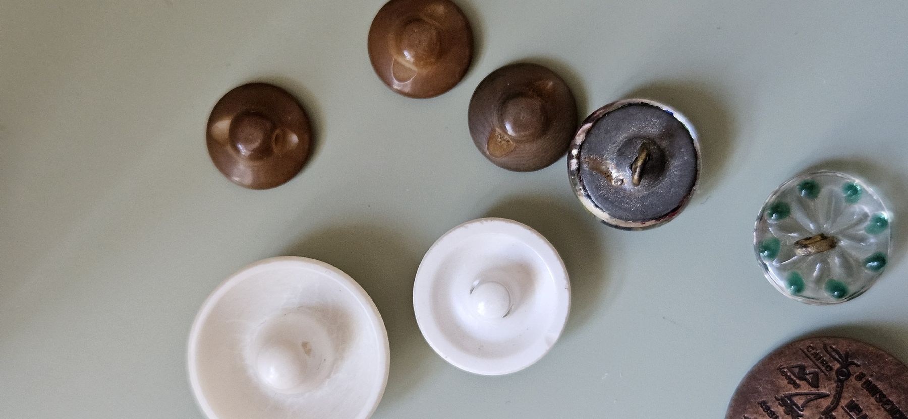 Bottoni: lot 24 boutons divers – Usato da Carouge GE venduto da Lea000 5