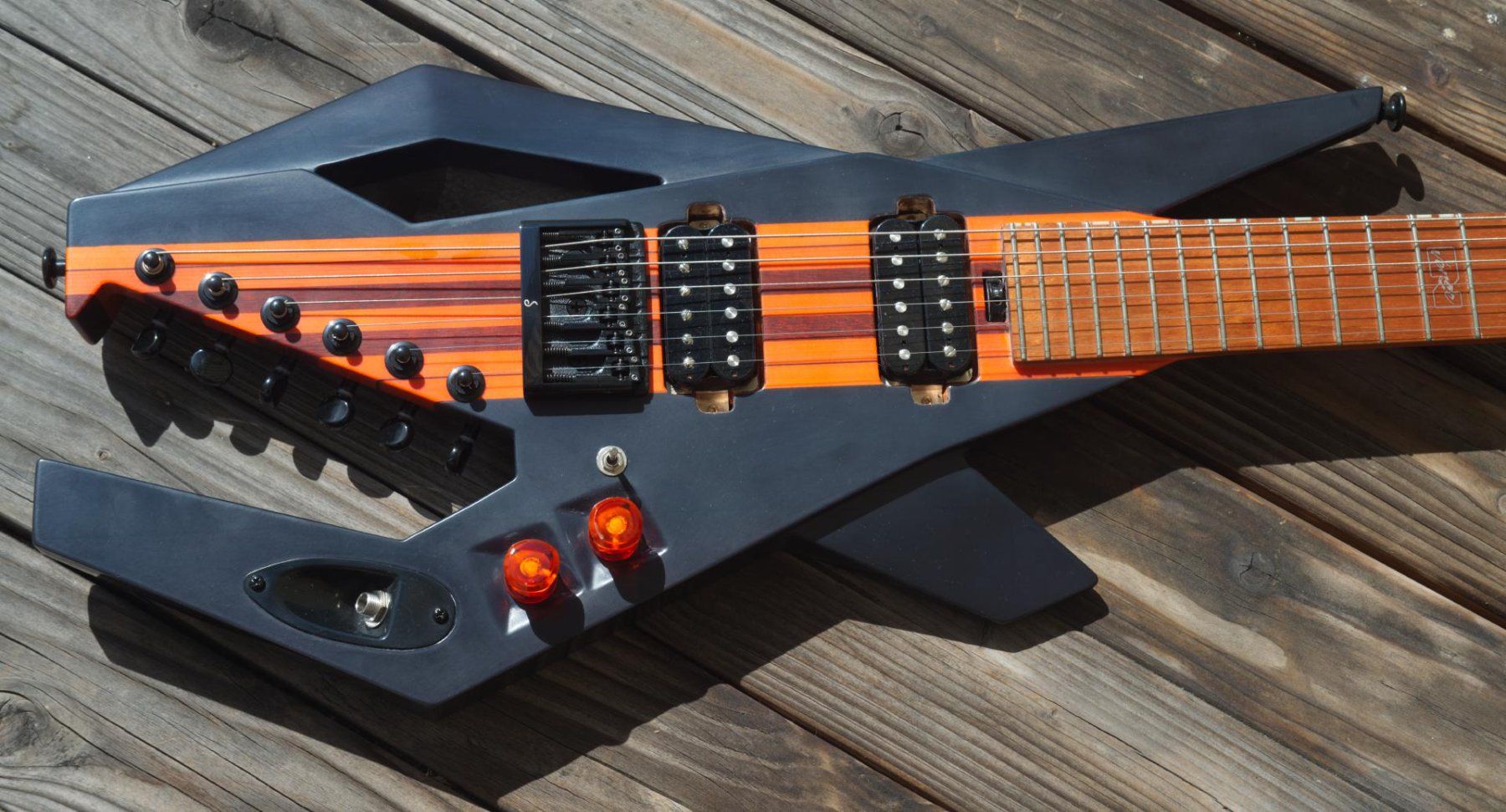 Strumenti musicali: INVERSE GUITARS PiranhaGuitar – Nuovo e nell'imballaggio originale da Schaffhausen venduto da Saitensprung_SH 7