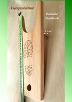 Stiefelknecht aus Buchenholz, verziert_linker Schuhabdruck
