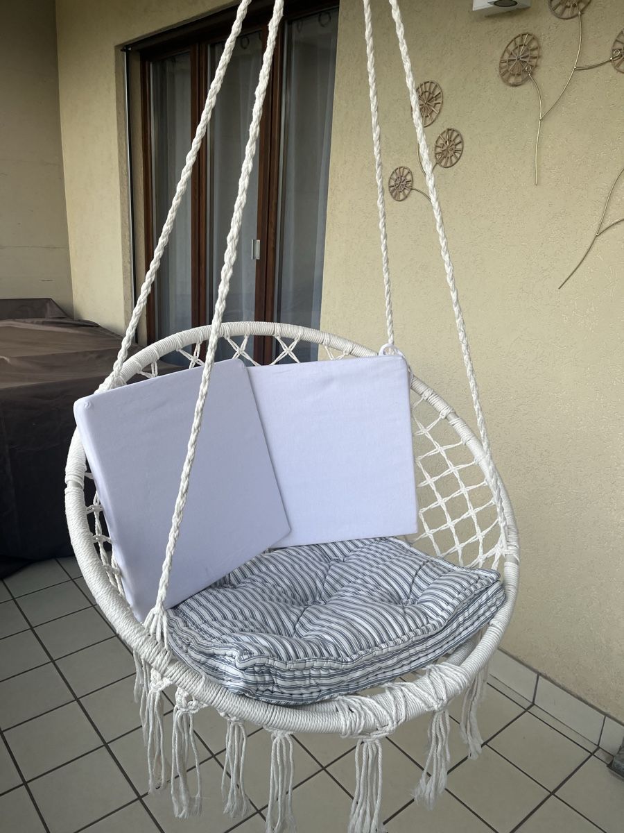 Poltrone pensili da giardino: Hängesessel Weiss mit Kissen – Usato da Egg b. Zürich venduto da Camila80 1