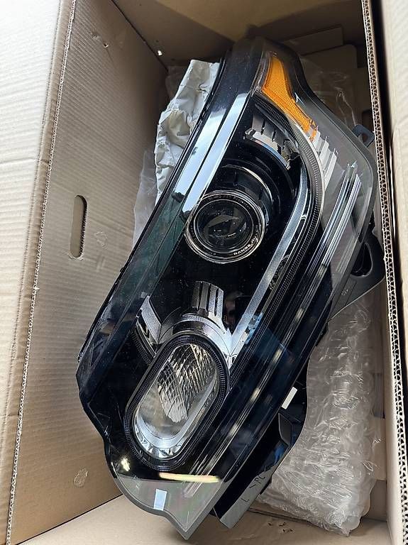 Land Rover Fari: Scheinwerfer/Phare Land Rover Range Rover L405 – Usato da Arzier venduto da Yannonly