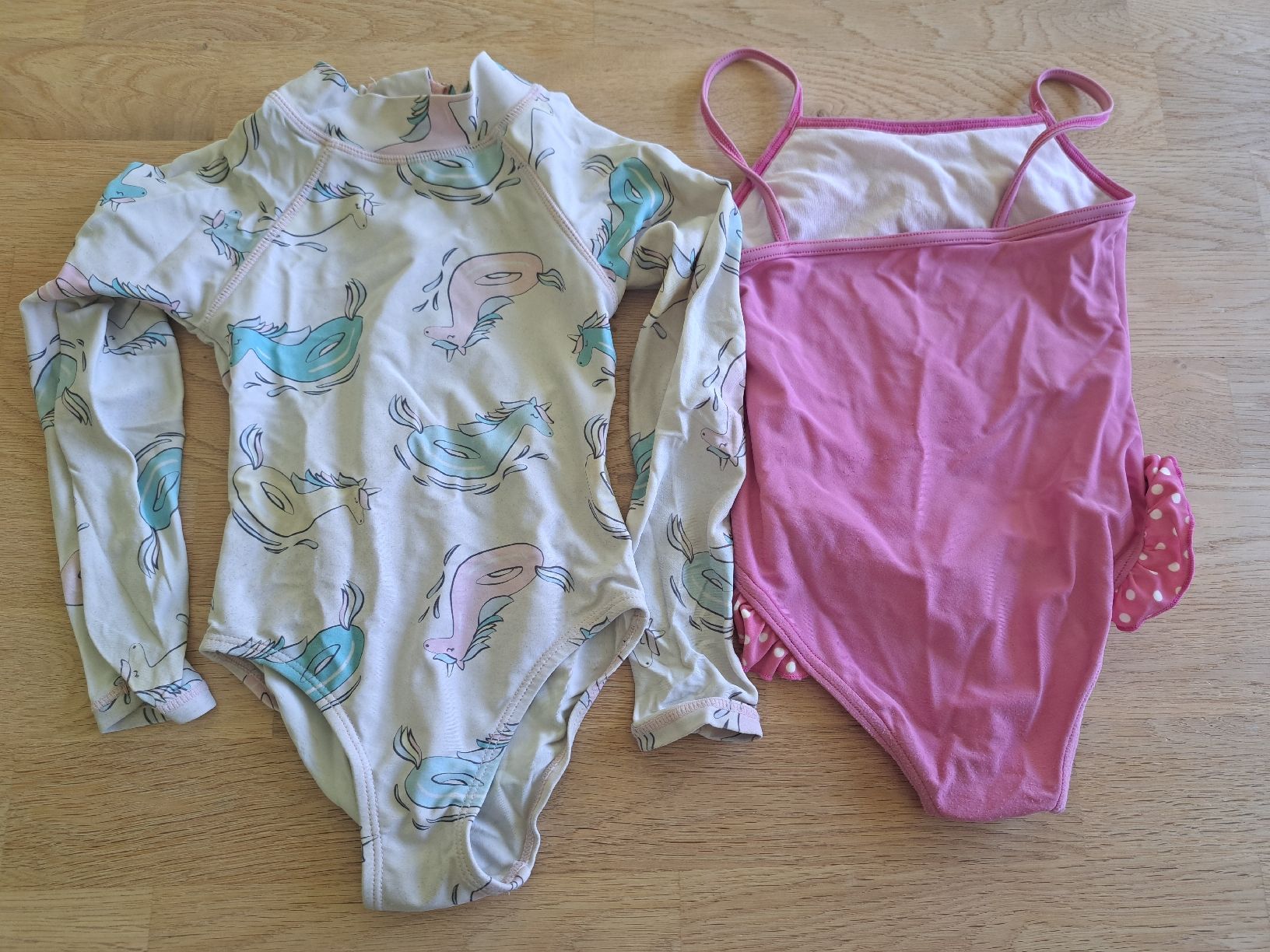 Costumi da bagno & Bikini: 2 Badeanzüge, Grösse 98/104 – Usato da Bergdietikon venduto da Staphylococcus 1