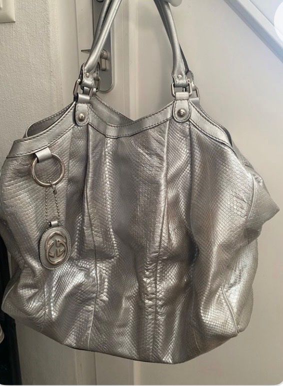Gucci Borse da donna: Sac Gucci en python argenté – Usato da lutry venduto da patriciamonod 8