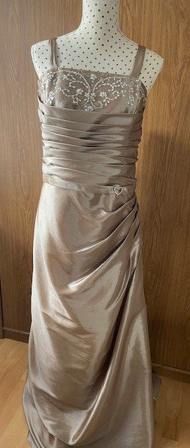 Vestiti: Elegantes Abendkleid Gr. 44, champagnerfarben, mit Perlen .. – Usato da Oberbüren venduto da Rimini2