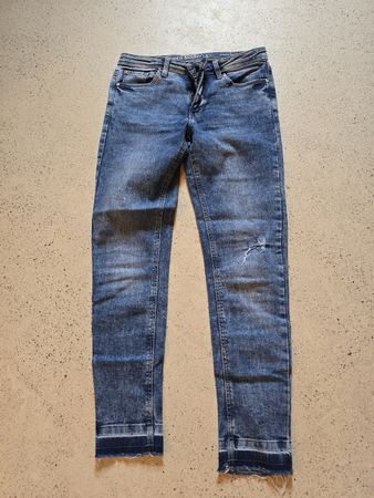 Jeans Super Skinny Leg Grösse 38 High Rise mit Riss