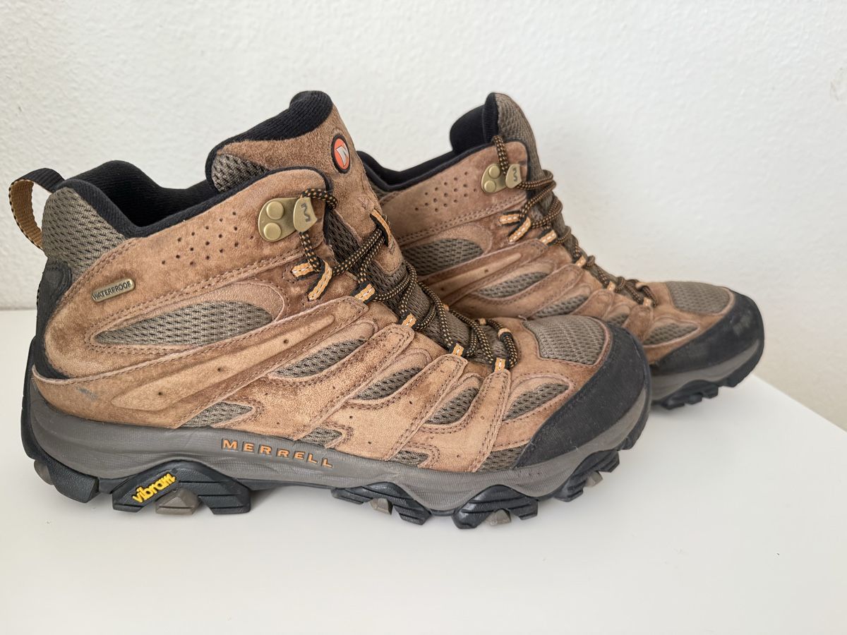 Herrenschuhe: Merrell hiking boots, Men's size 12 – Gebraucht aus Zollikerberg von MK-13 1