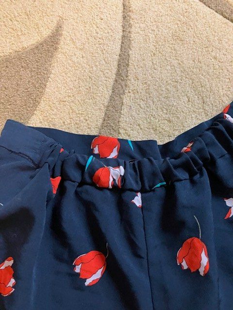 Pull&Bear Pantaloni: witzige shorts mit tulpen und rüschchen gr. s – Usato da Schwarzenberg LU venduto da kindler007 4