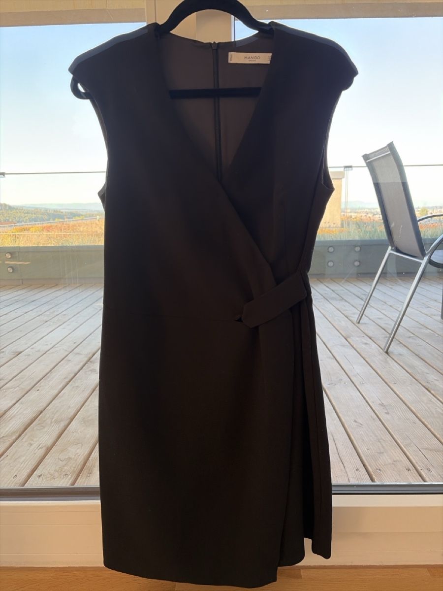 Mango Vestiti: Mango Kleid schwarz, 1x getragen – Nuovo (secondo la descrizione) da Schliern b. Köniz venduto da LOFE-19