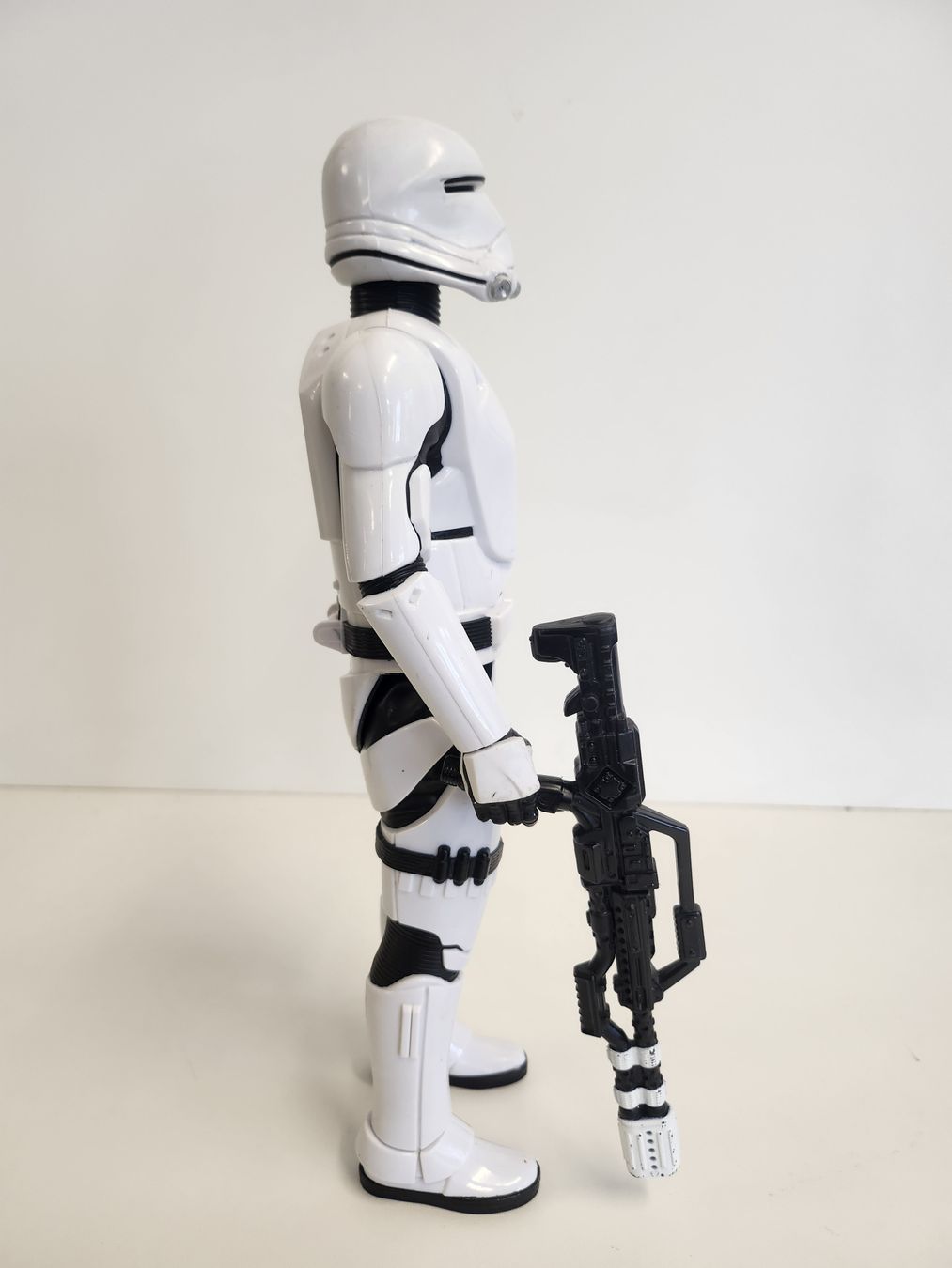 Star Wars Statuette: Star Wars First Order Stormtrooper 30cm  – Usato da Niederurnen venduto da Ghost.recon 3
