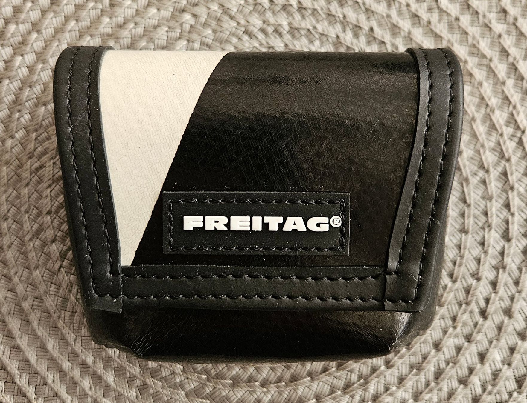Freitag Borse: Freitag F213 Mini-Messenger Noir Blanc – Usato da Biel/Bienne venduto da ypsillon 2