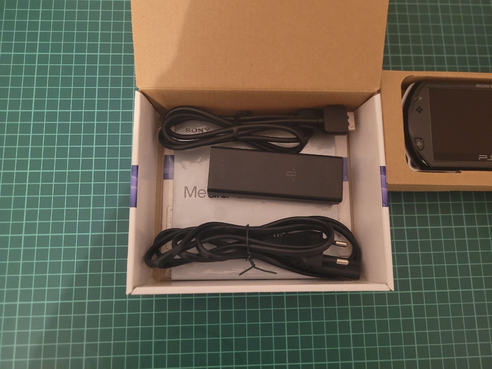 Sony Console: Sony PSP Go - Black - Pristine Condition - With Box! – Usato da Meyrin venduto da Retro-GZ 4