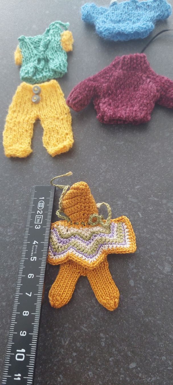 Bambole: Miniatur Puppenkleidchen  – Nuovo (secondo la descrizione) da Muri AG venduto da nindo1 3